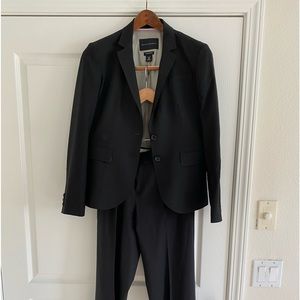 Size 4 petite black Banana Republic Suit. Pants and Jacket. Lined.